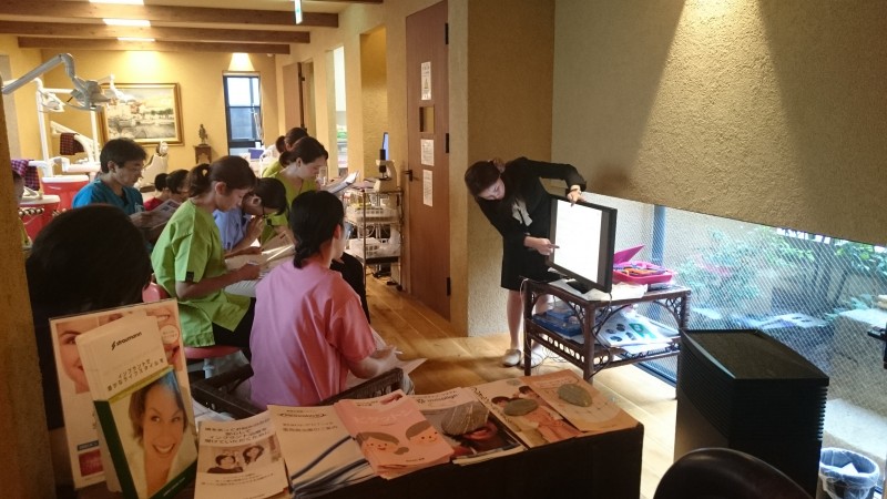 院内勉強会行っています。　今回は　器具の滅菌について学びました。。。